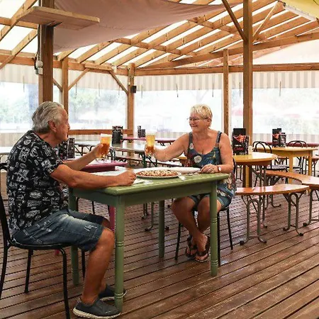 캠프장 Mobil - 3 Chambres, 6 Pers., Terrasse - Api-1-52-627 Les Achards (Vendee)